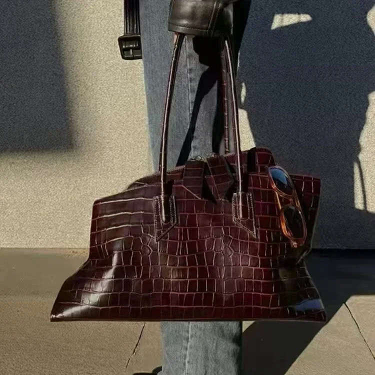Women'S Tote Bags Designer - Dames schoudertas van geplooid leer, retro